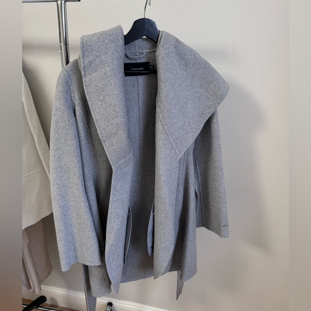 Tahari Women’s Marla Wool Caped Gray Coat Size Small - Picture 14 of 16